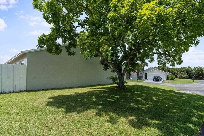 Building Photo - 48 Bentwater Cir