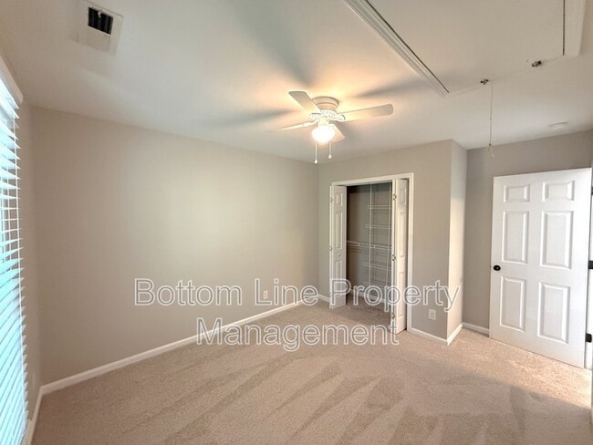 Building Photo - 2321 Heathershire Ln