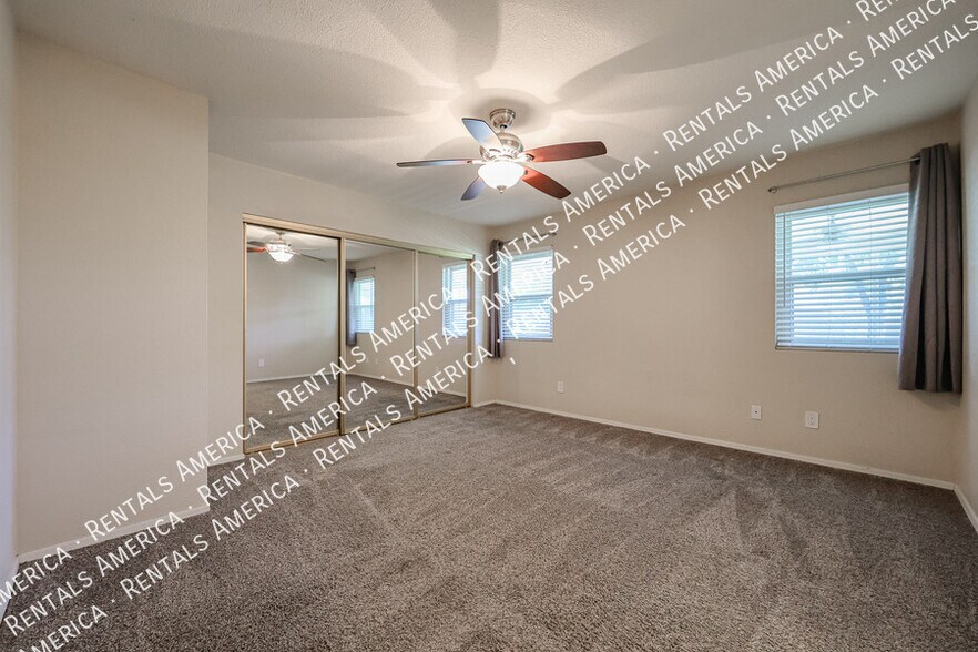 Building Photo - 4583 W Elgin St