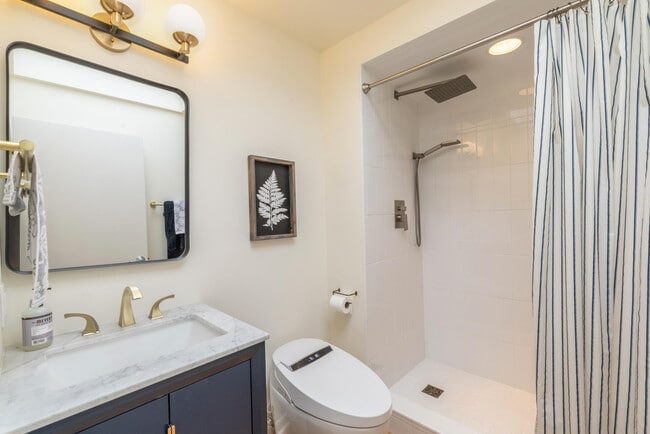 Building Photo - 10046 Sheridan Dr