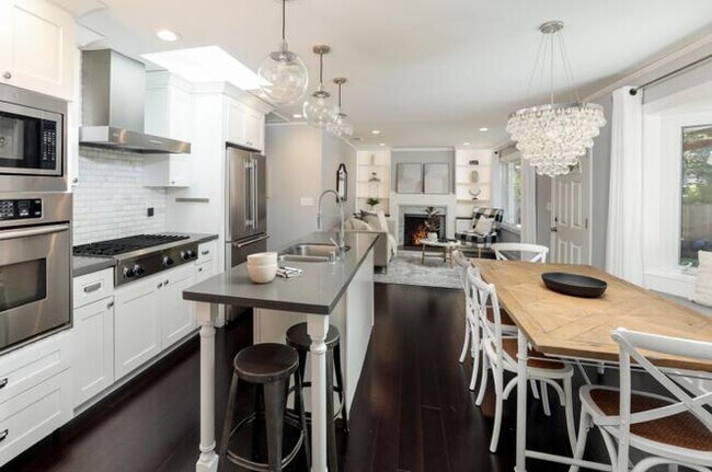 Building Photo - 381 McKendry Dr