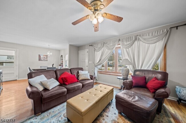 Building Photo - 784 Cherry St