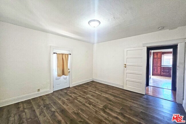 Building Photo - 648 Heliotrope Dr