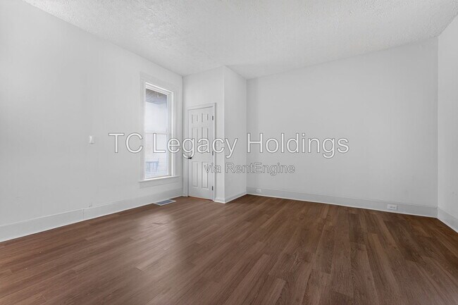 Building Photo - 502 Cottage Ave