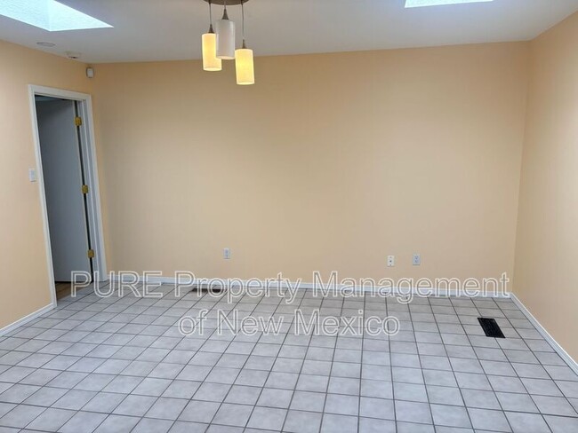 Building Photo - 1013 Richmond Dr SE