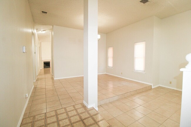 Building Photo - 3223 Tree Grove Dr