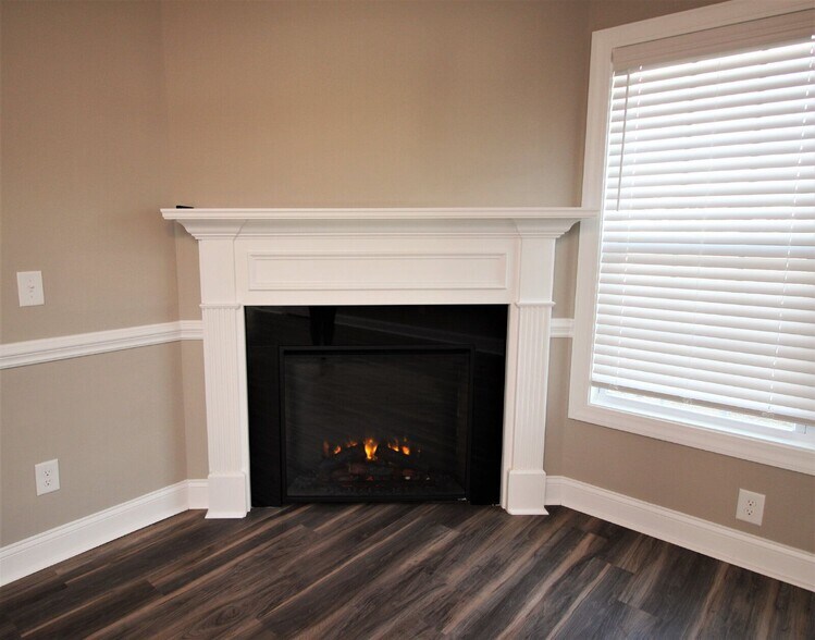 Building Photo - 3329 Briarcliff Dr
