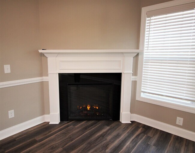 Building Photo - 3329 Briarcliff Dr