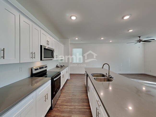 Building Photo - 3360 Blodwen St