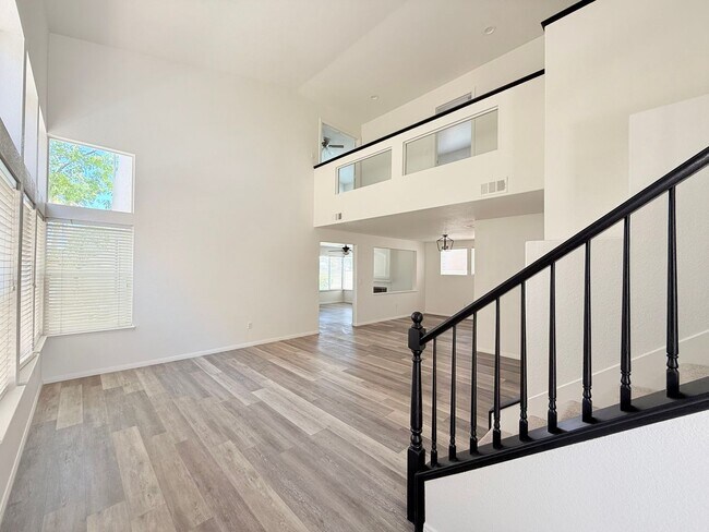 Building Photo - Highly desirable North Summerlin single-fa...