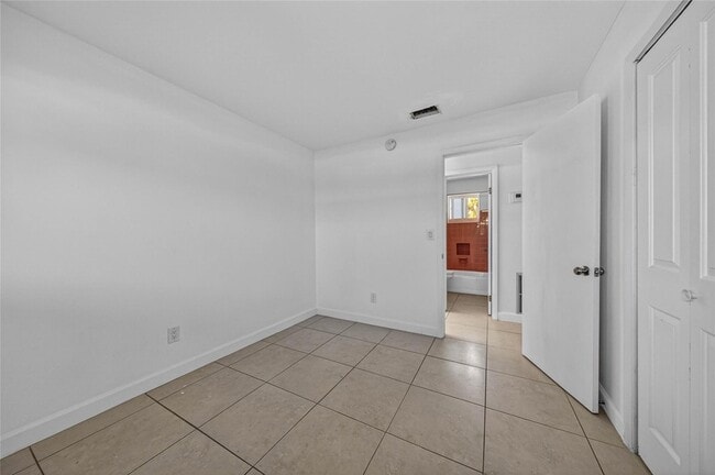 Building Photo - 4331 NE 5th Ave