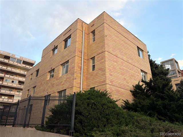 Building Photo - 1100 Colorado Blvd