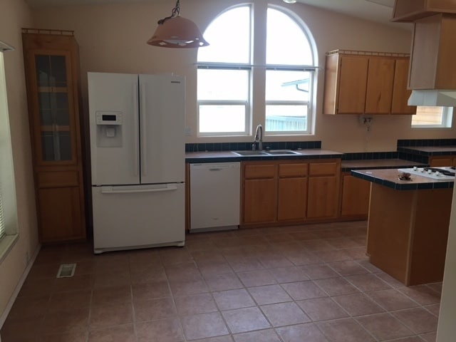 Building Photo - Beautiful 3 bedroom Overlooking River