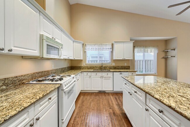 Building Photo - Single-Level 4BR/2BA Ranch — Spacious 3-Car Garage & Low-Maintenance Yard (Oregon City / Fairway ...