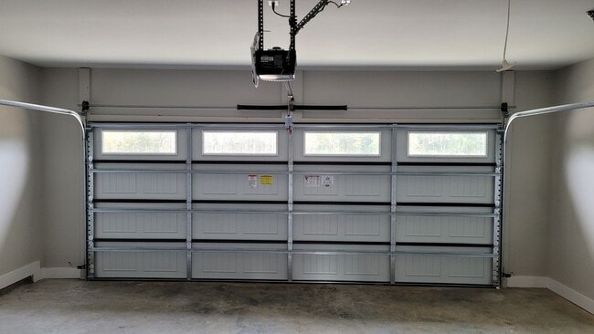 Building Photo - FULLY FURNISHED DUPLEX! 3BED 2BATH! ~ AVAL...