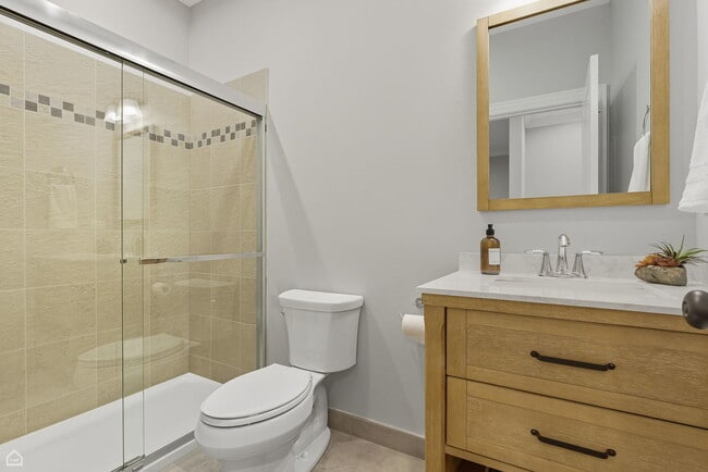 Building Photo - 547 N Springfield Ave