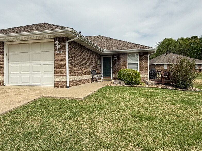 Primary Photo - 1516 Meadowhill Dr
