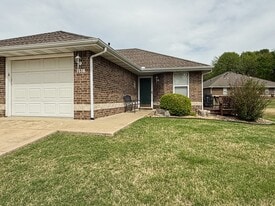 Building Photo - 1516 Meadowhill Dr