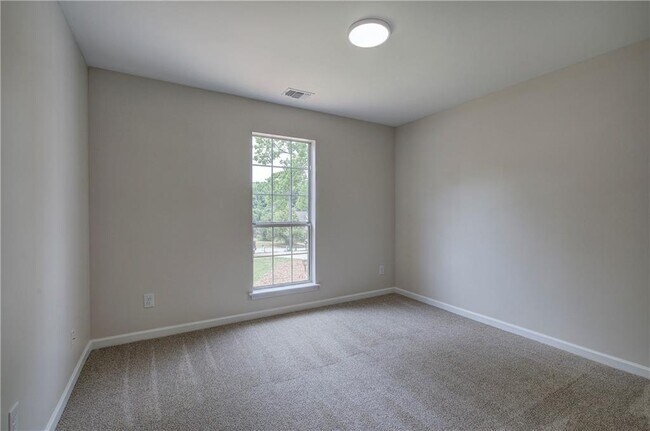 Building Photo - 4100 Chanticleer Dr NW