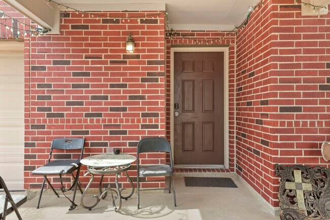 Building Photo - 1022 Americana Dr