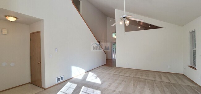 Building Photo - Cousino(8923/25)