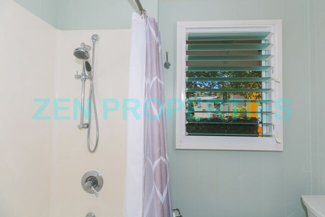 Building Photo - 3167 Charles St