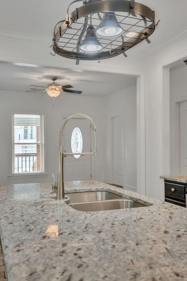 Building Photo - Remodeled house in great location in East Nashville