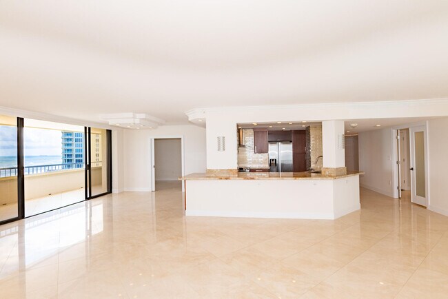 Building Photo - 5070 N Ocean Dr