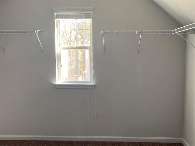 Building Photo - 5650 Mirror Lake Dr