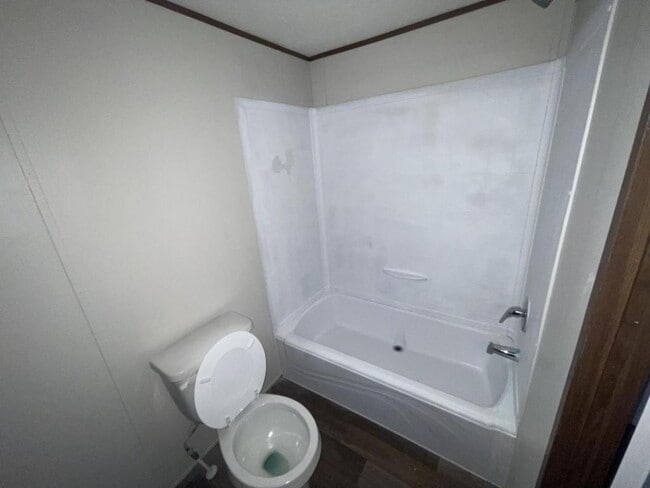 Building Photo - 555 Crandlemire Rd