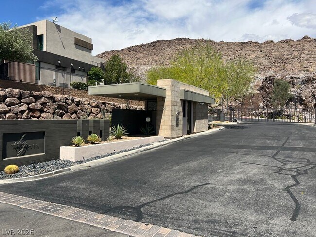 Building Photo - 917 Vegas View Dr