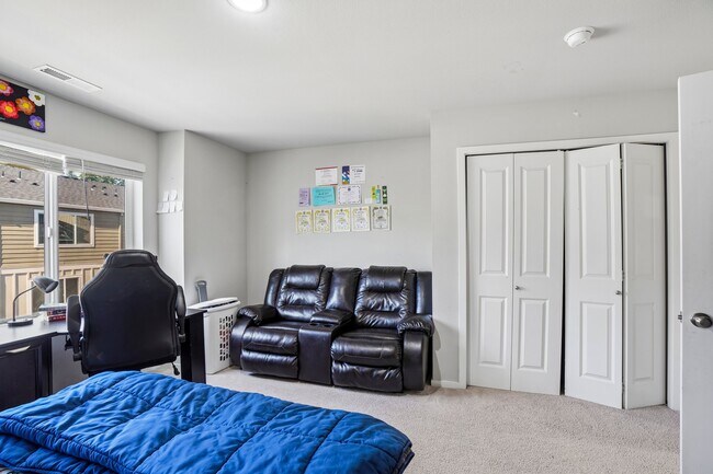 Building Photo - 15708 NW Blueblossom St