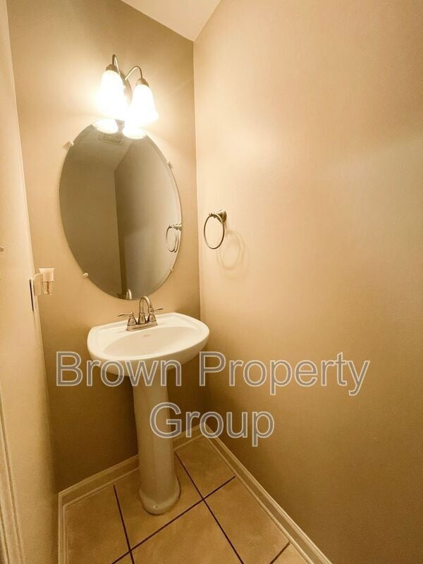 Building Photo - 370 Fairfield Cir