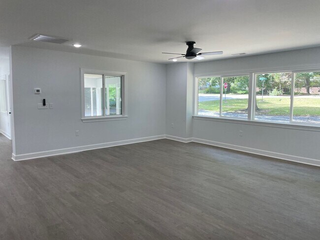 Building Photo - NEWLY REMODLED 3 BED, 2 BATH BRICK HOME LOCATED IN ASHEBORO! $1,750 RENT $1,750 DEPOSIT