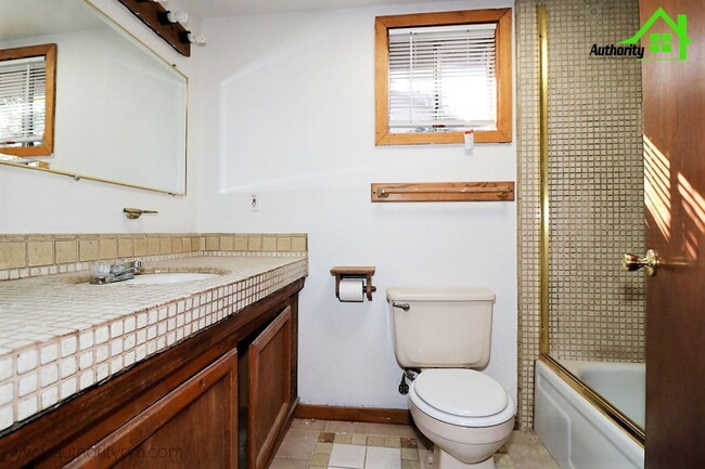 Building Photo - 3194 Veda St