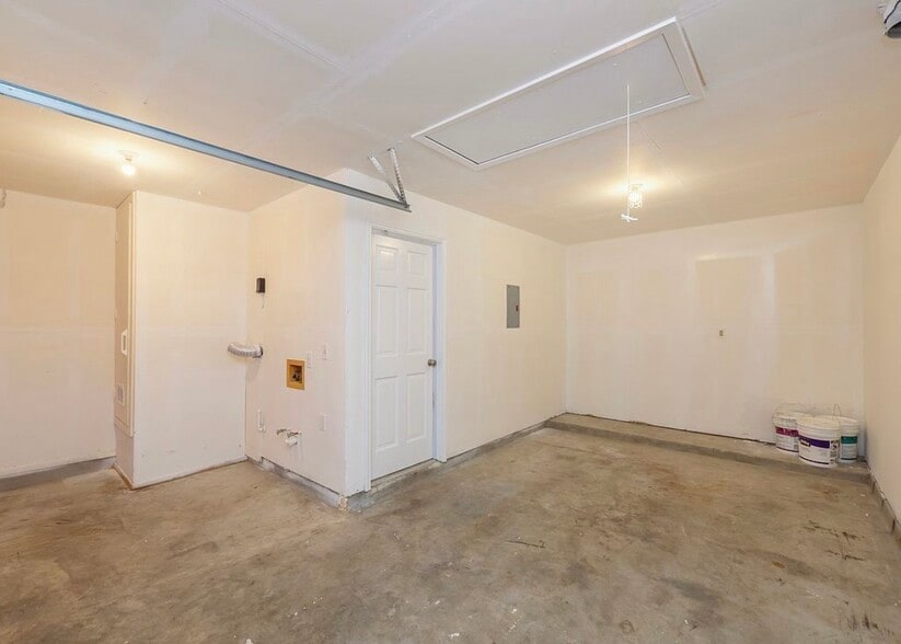 Building Photo - 12917 Meehan Dr