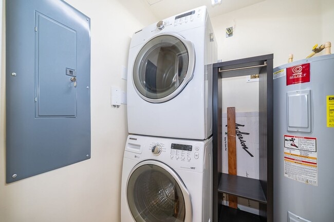 Building Photo - Beautiful 1BR/2BA Luxury High-Rise Condo in Downtown Orlando - Star Tower!