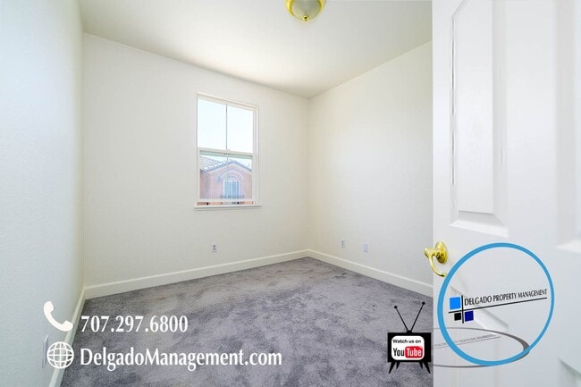 Building Photo - Beautiful gated Tiara 3 bedroom condo