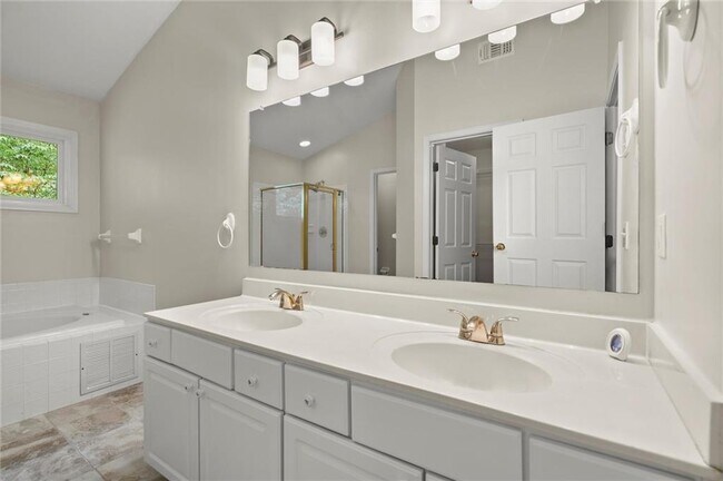 Building Photo - 1158 Manor Crest Ct NE