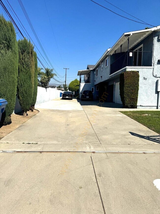 Building Photo - 728 E Grand Ave