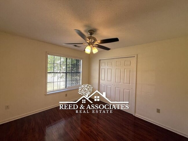 Building Photo - Spacious: 3 Bedroom in Cordova!