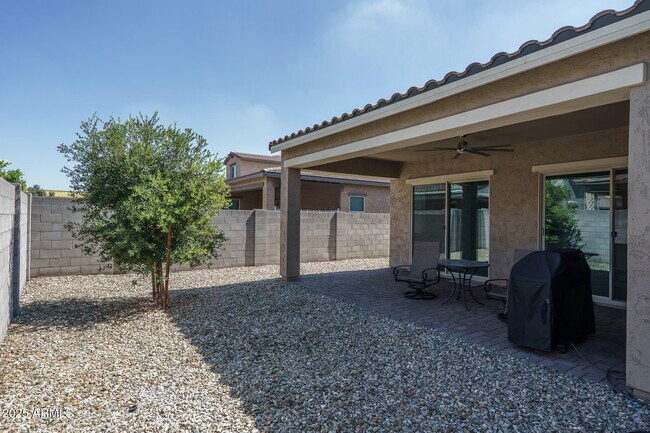 Building Photo - 14084 W Desert Flower Dr