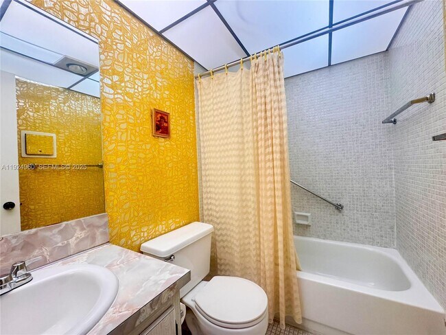 Building Photo - 612 Normandy Ln