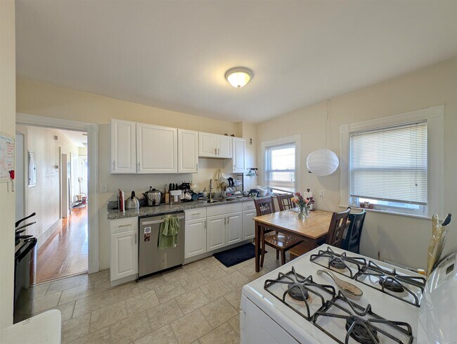 Building Photo - 300 Boston Ave