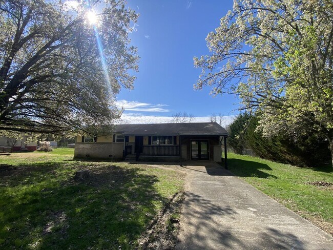 Building Photo - 3 Bed, 1.5 Bath | Charming Neighborhood | Close to Costco, Topgolf, and Shopping