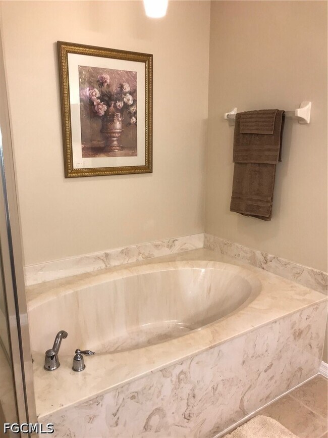 Building Photo - 9600 Roundstone Cir