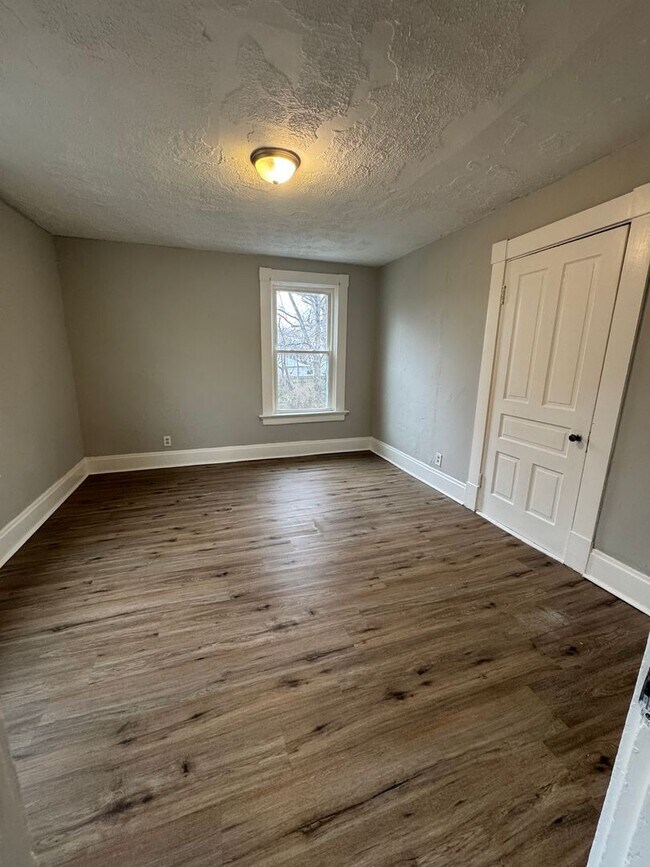 Building Photo - 721 Ross Ave