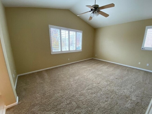 Building Photo - 4 Bed 2.5 Bath Single Family Home In San R...