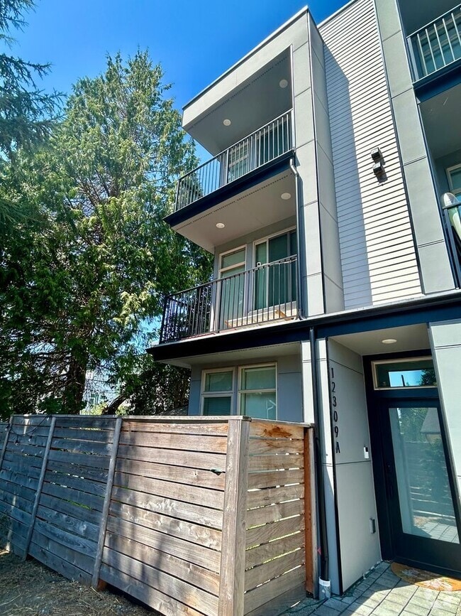 Building Photo - Pinehurst Townhome