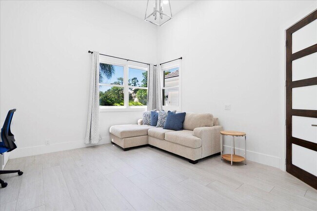 Building Photo - 2313 Golf Brook Dr